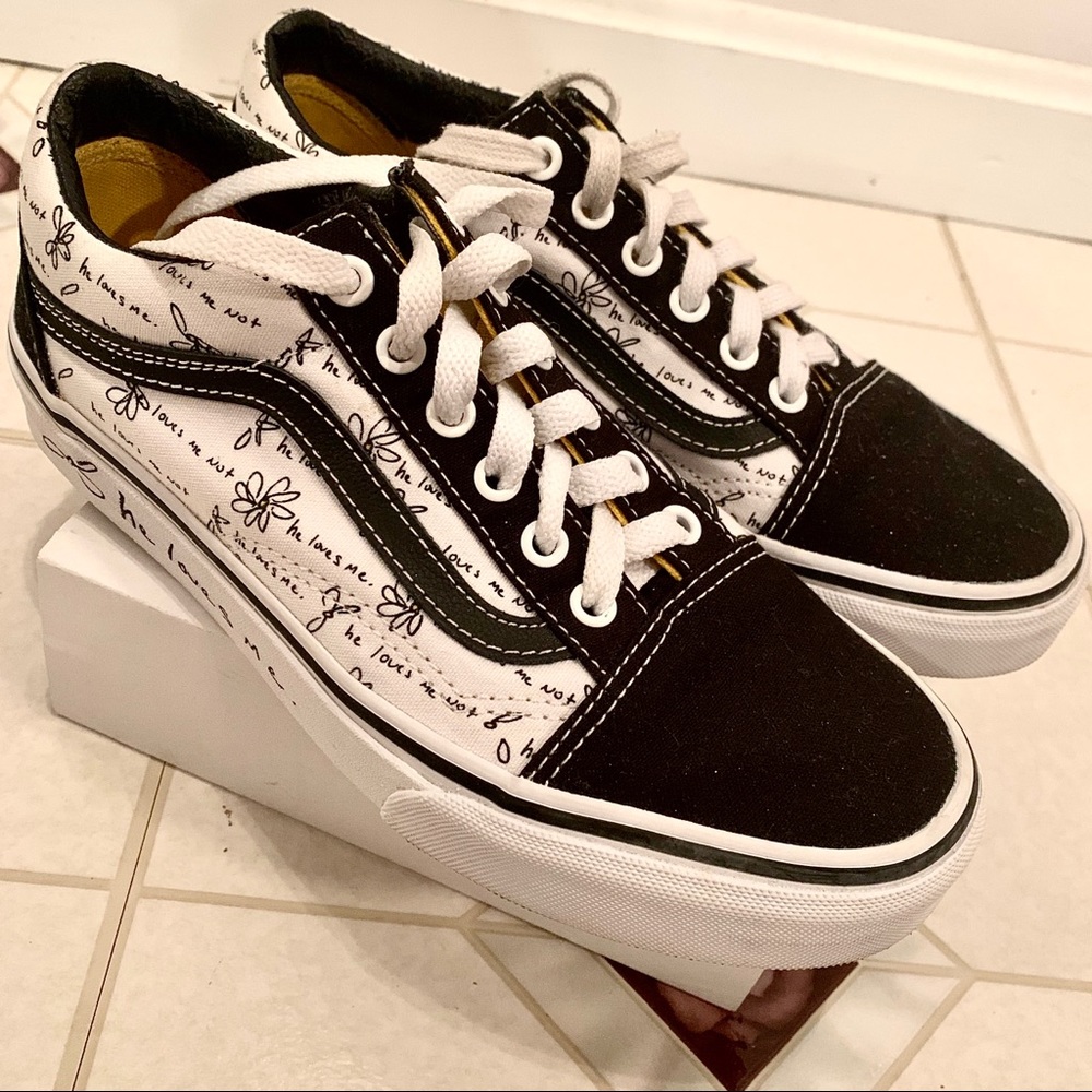 Vans Old Skool Low Top Sneakers